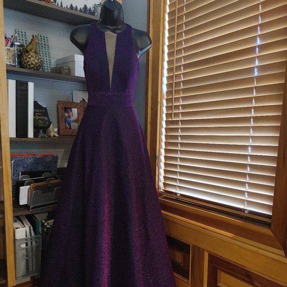 La Femme Mikato Formal Gown - Picture 4 of 12